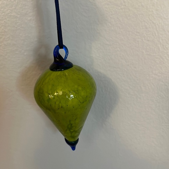 Nike card signed by Phil Knight and Xmas ornament, circa 1996, Sports Memorabili - Picture 3 of 11